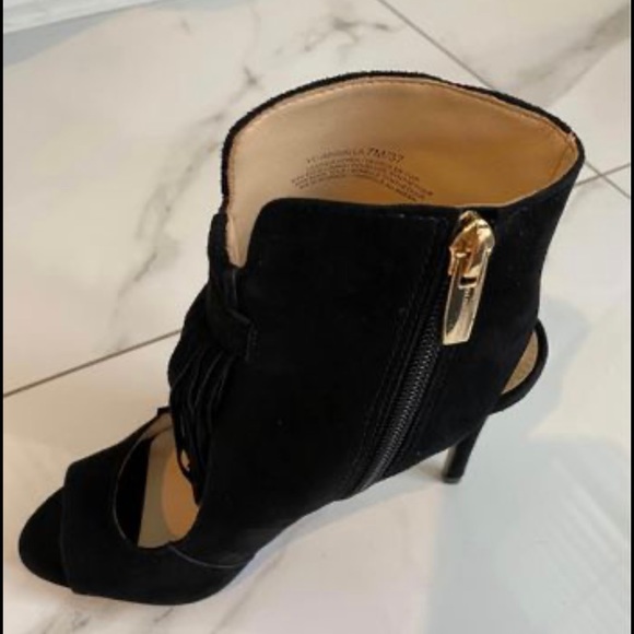 Brand new Vince Camuto Abigalla Fringe heels - Picture 3 of 6